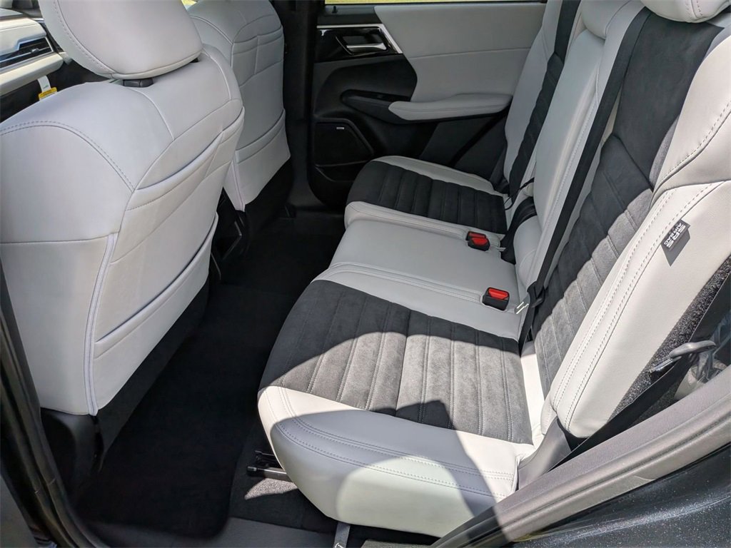 New 2025 Mitsubishi Outlander SE image 25