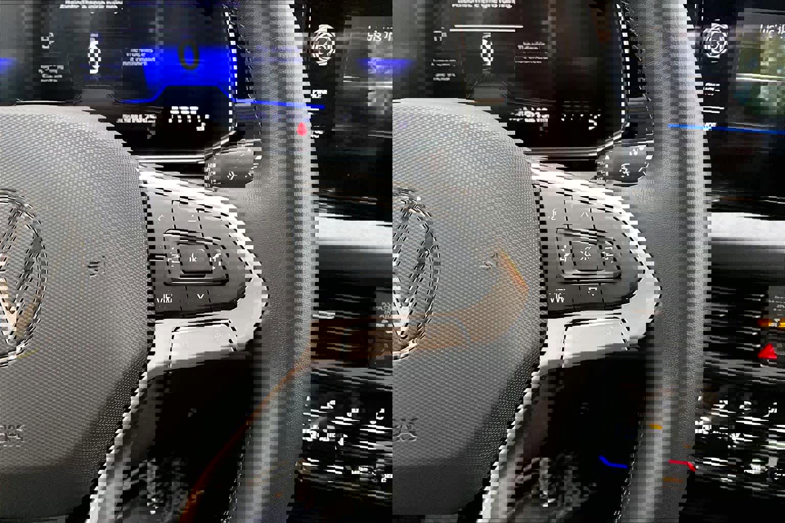 Used 2025 Volkswagen Jetta SE w/ Black Wheel Package image 22