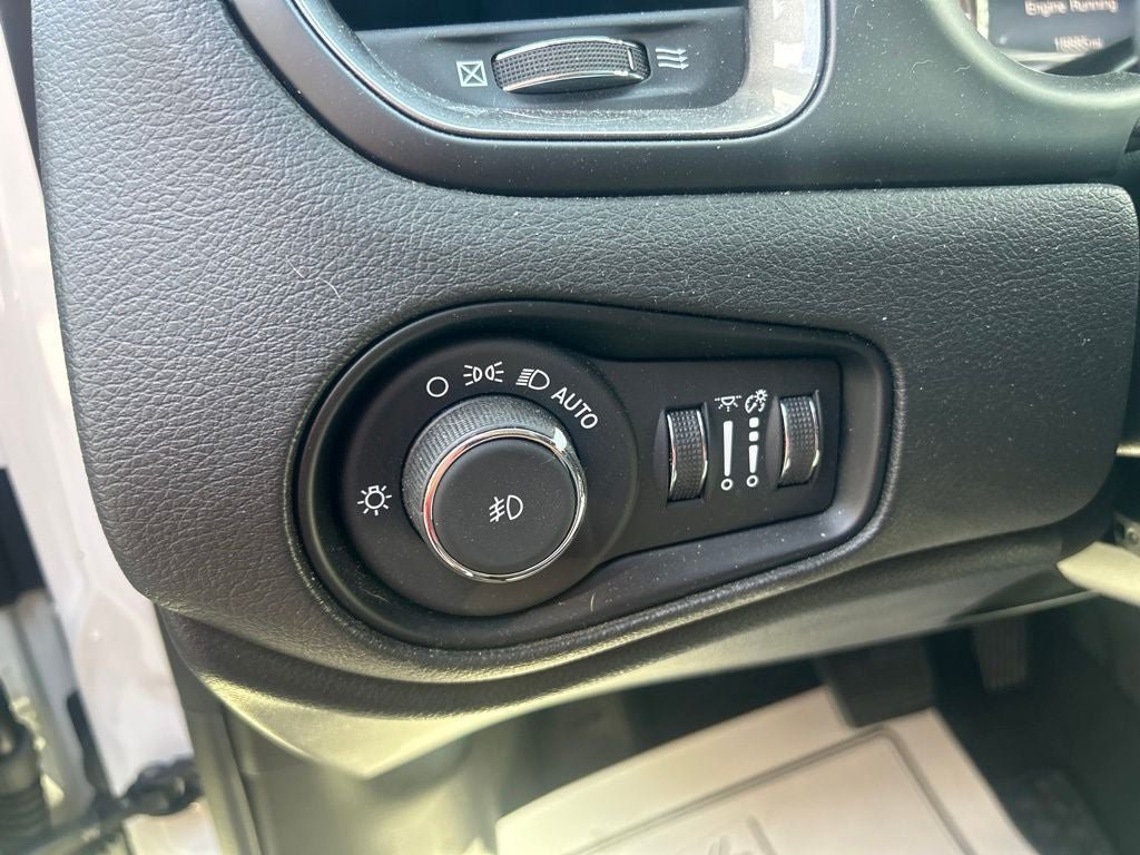 Used 2023 Jeep Renegade Limited AWD/4WD image 13