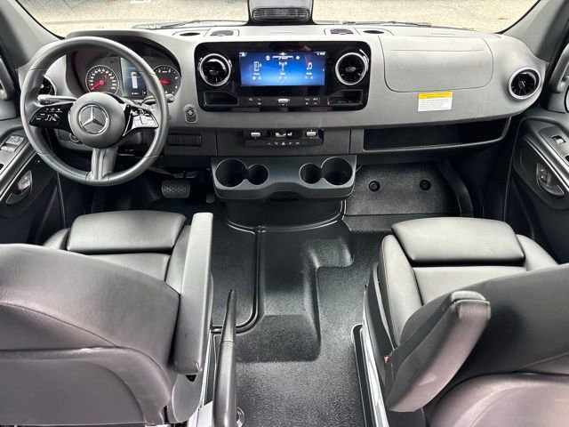 Used 2025 Mercedes-Benz Sprinter 3500 image 31