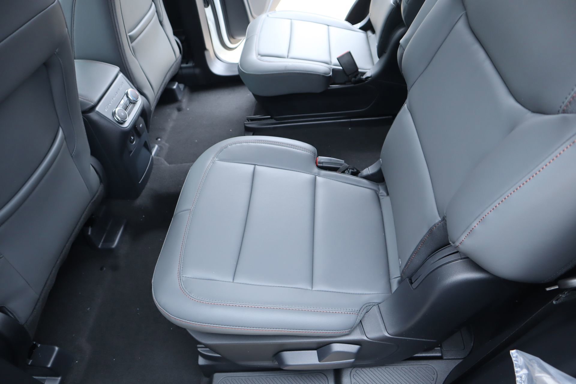 New 2026 Ford Explorer Active RWD image 13