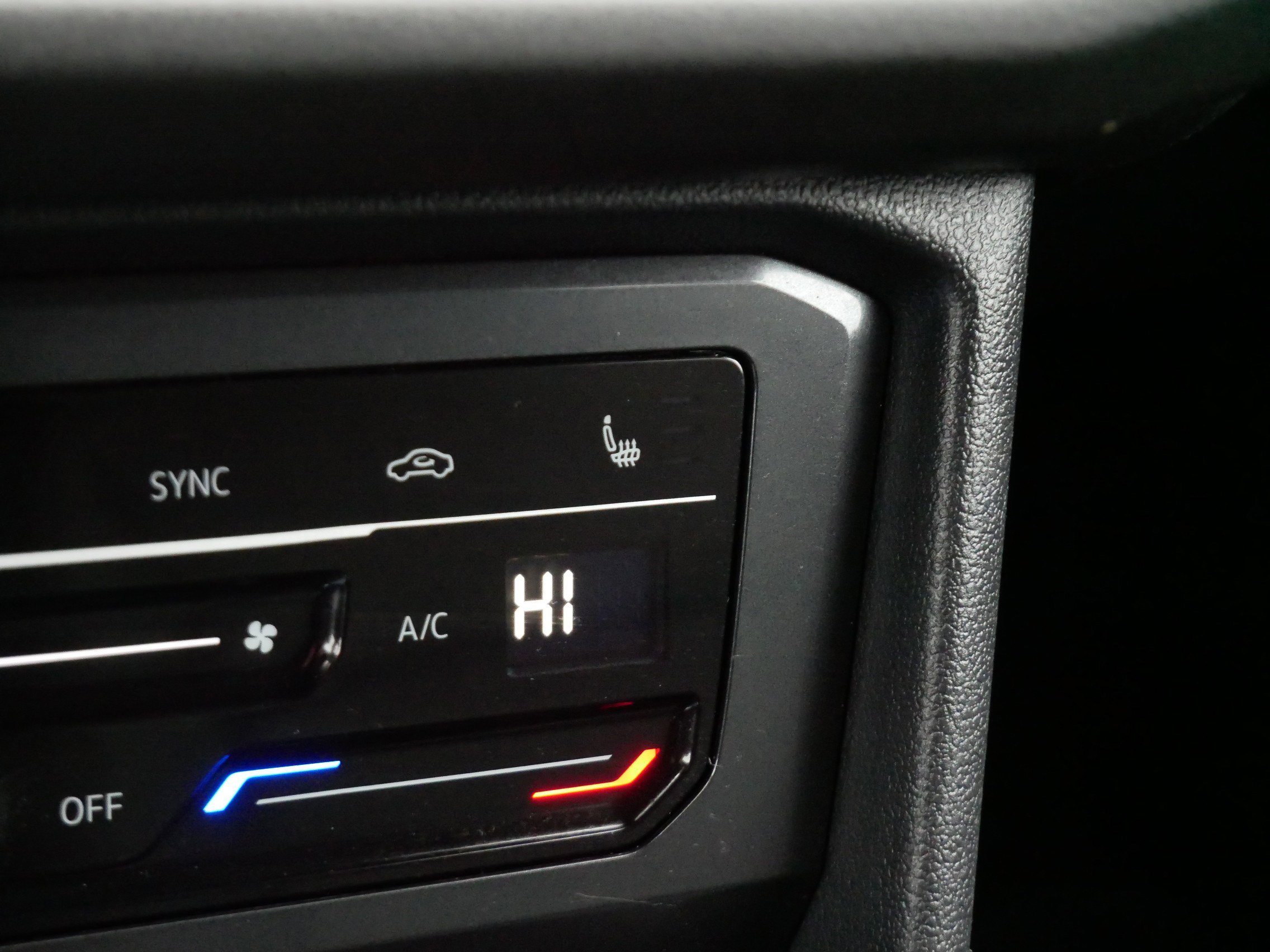 Certified 2023 Volkswagen Tiguan SE R-Line image 29