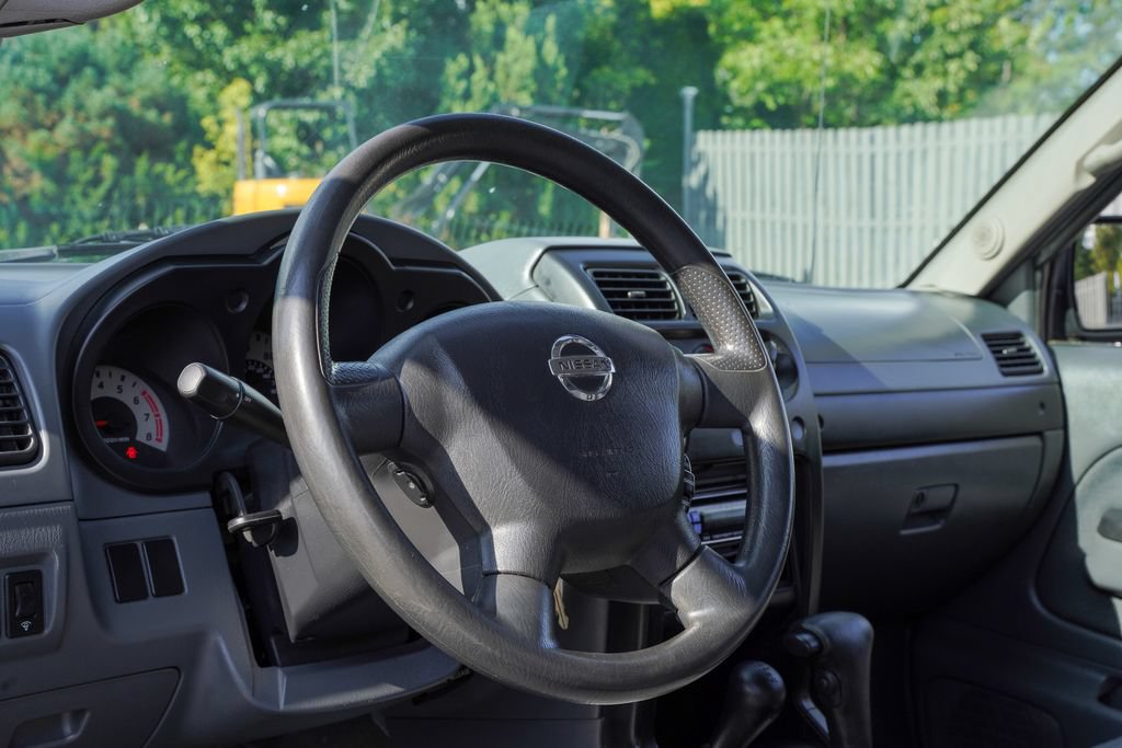 Used 2004 Nissan Frontier XE w/ (PWR) XE Pwr Pkg AWD/4WD image 13