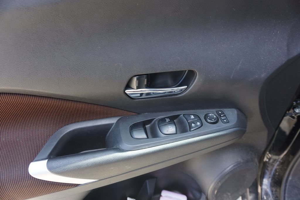 Used 2021 Nissan Kicks SR w/ Interior Electronics Package FWD image 4