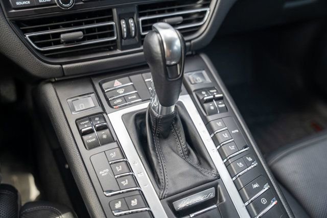 Used 2020 Porsche Macan AWD/4WD image 32