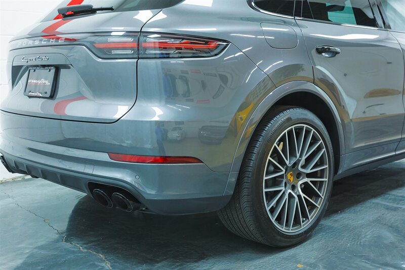 Used 2020 Porsche Cayenne Turbo AWD/4WD image 26
