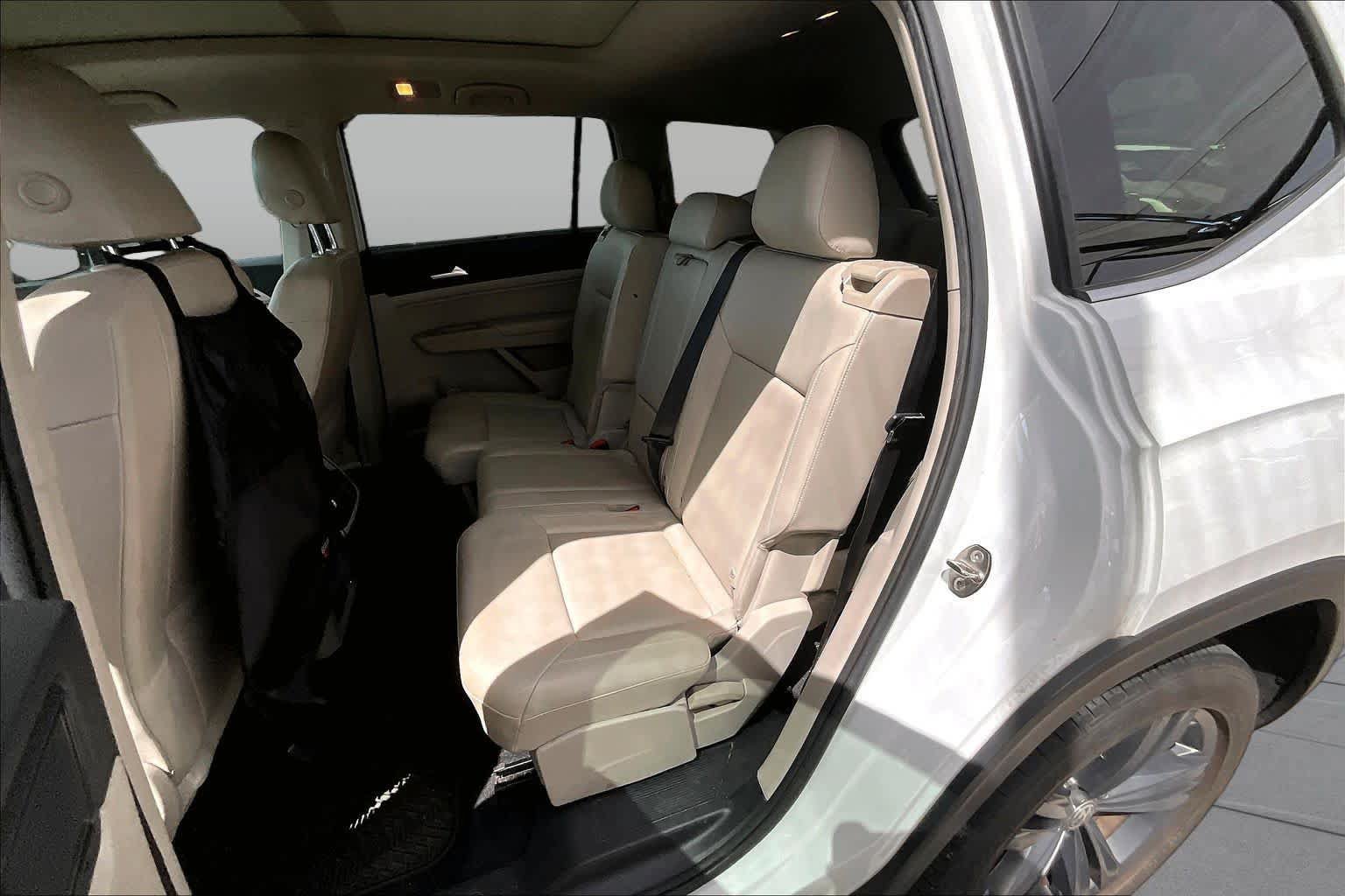 Used 2020 Volkswagen Atlas SE w/ Panoramic Sunroof Package FWD image 21