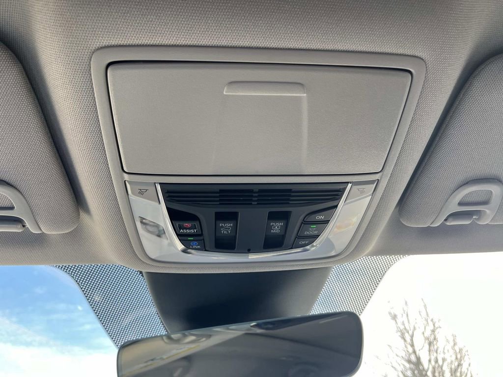 Used 2023 Acura MDX SH-AWD w/ Technology Package image 38