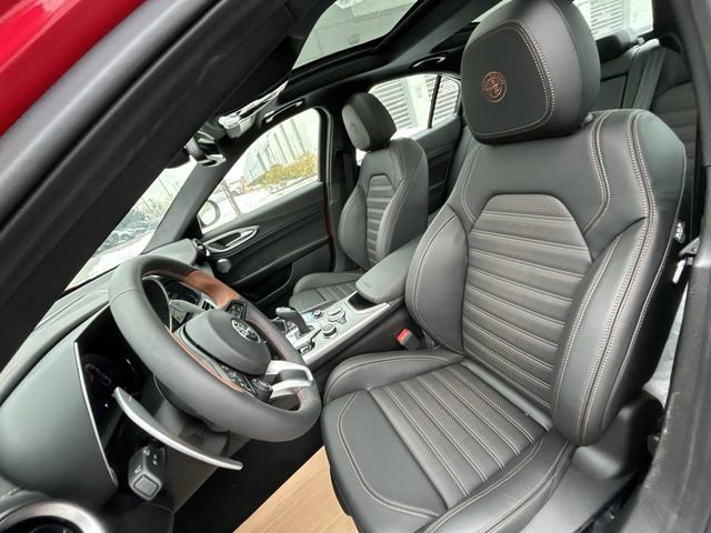 New 2025 Alfa Romeo Giulia AWD w/ Driving Assist Package image 11