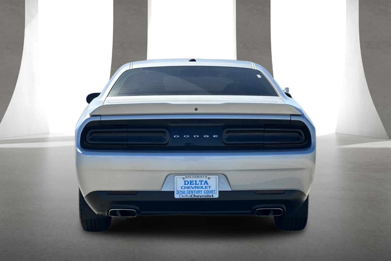 Used 2019 Dodge Challenger SXT RWD image 5