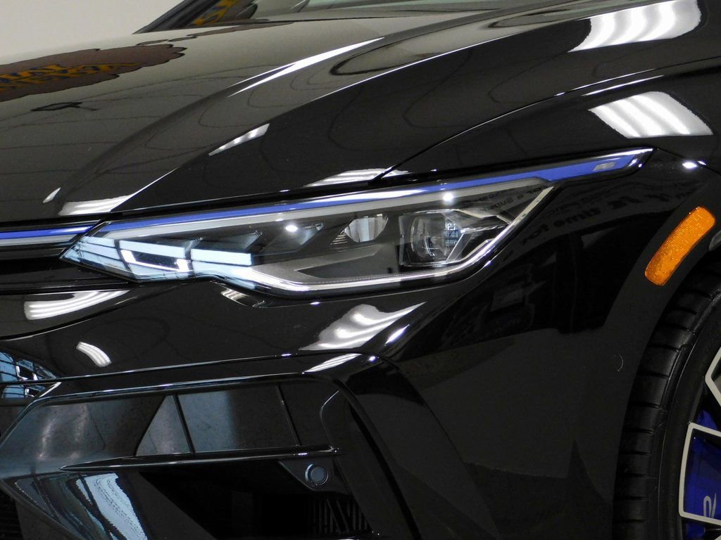 Used 2025 Volkswagen Golf 2.0T image 17