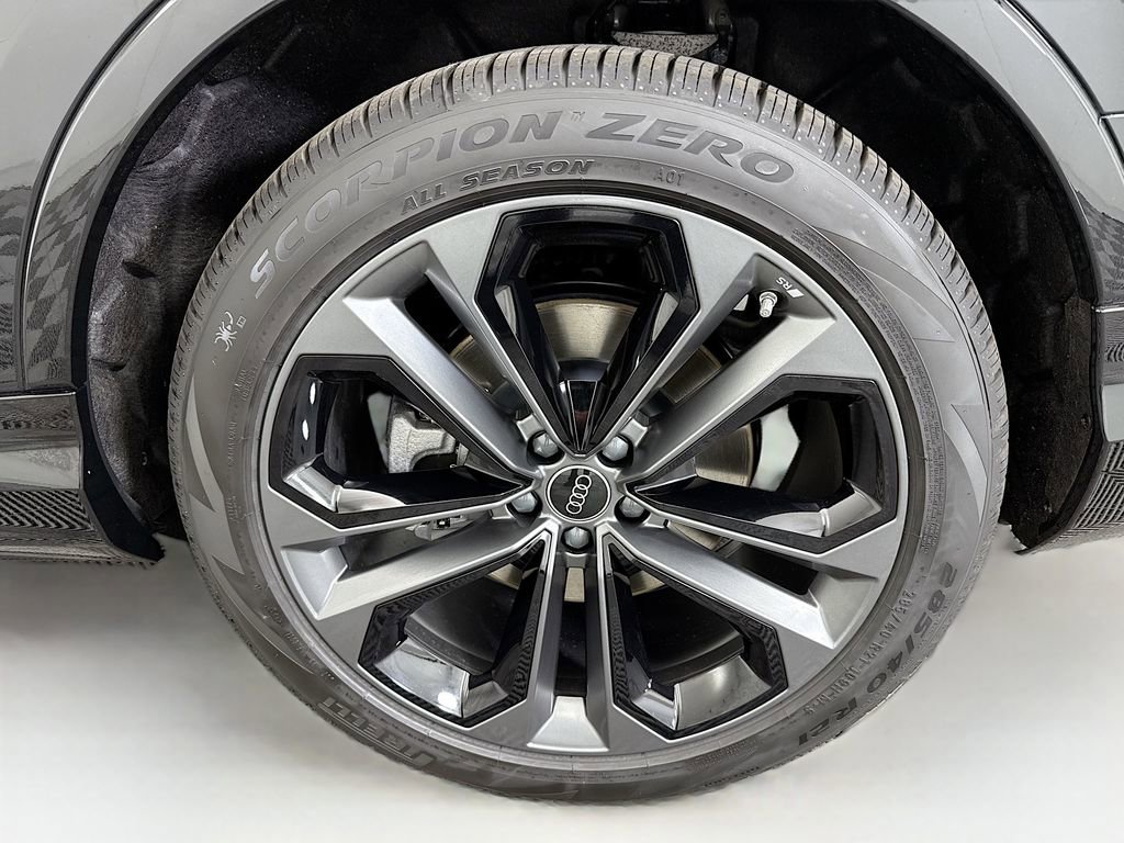 Used 2026 Audi Q7 3.0T Premium Plus AWD/4WD image 32