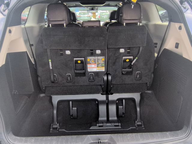 Used 2022 Toyota Sienna Platinum AWD/4WD image 36