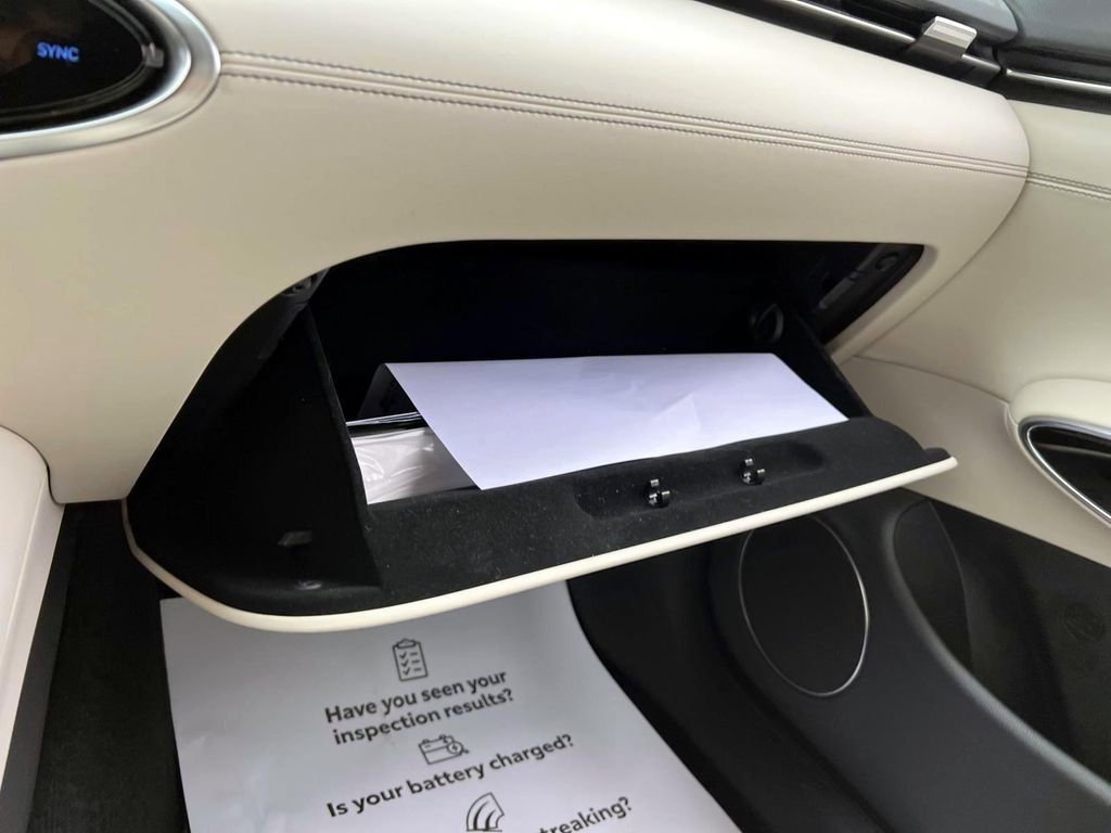 Certified 2022 Genesis GV70 2.5T w/ Cargo Package image 31