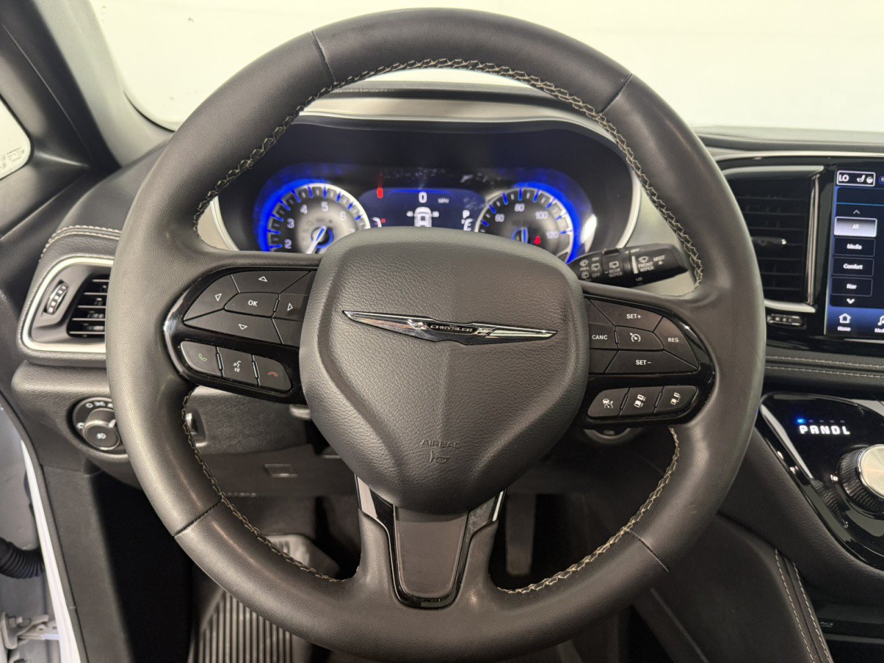 Used 2024 Chrysler Pacifica Limited w/ Uconnect Theater Family Group AWD/4WD image 24