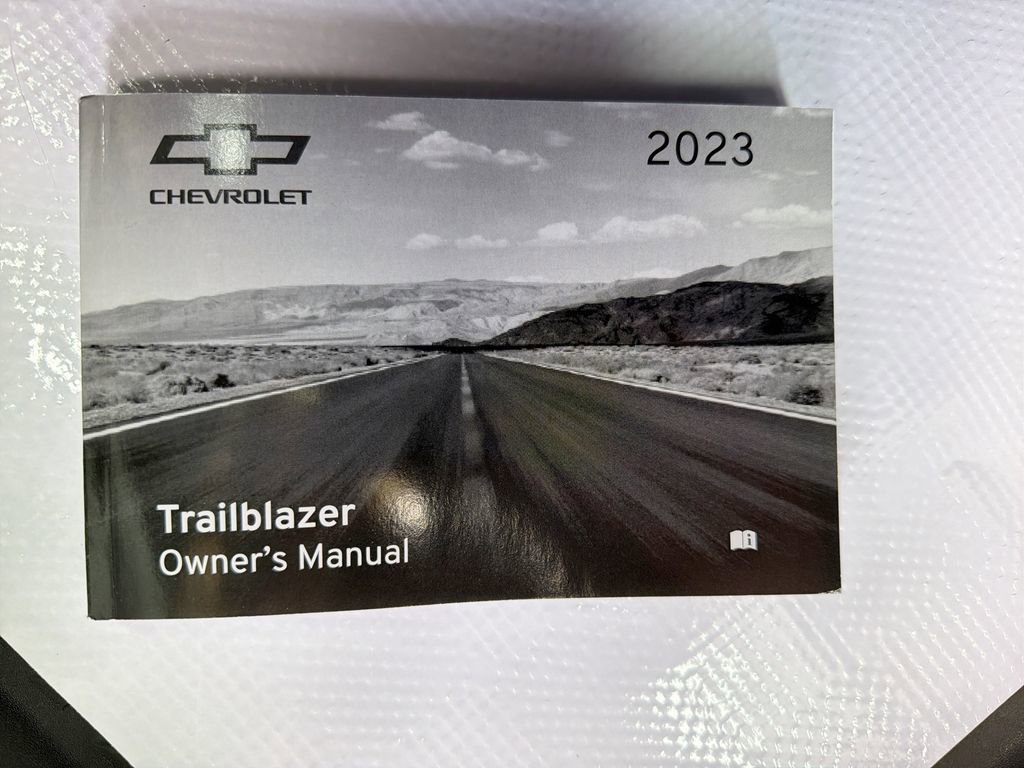 Used 2023 Chevrolet TrailBlazer ACTIV w/ Sun and Liftgate Package AWD/4WD image 36