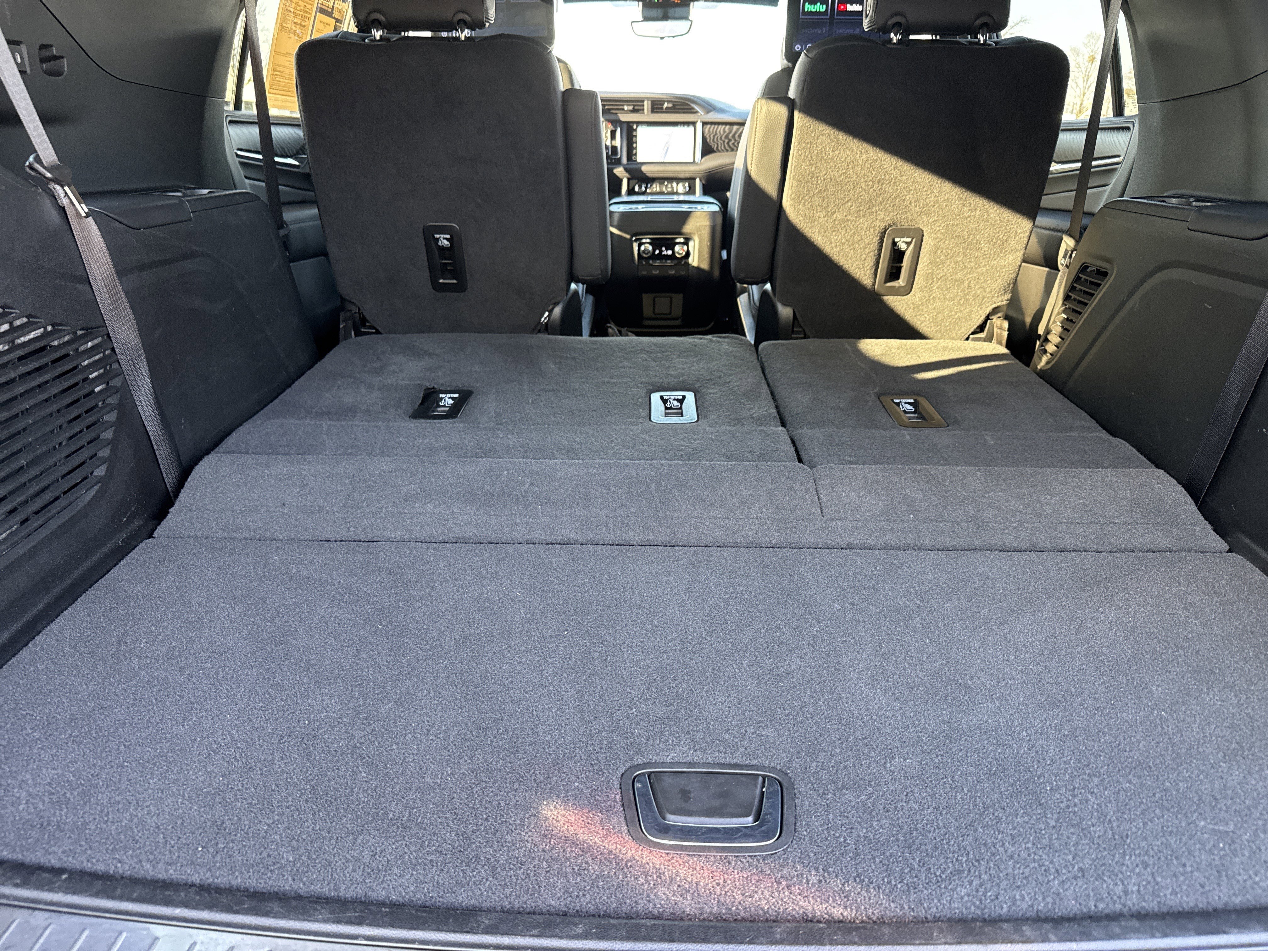 Used 2024 GMC Yukon Denali w/ Advanced Technology Package image 38