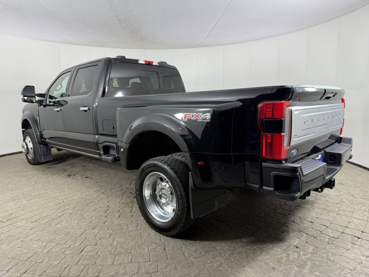 Certified 2024 Ford F450 Platinum w/ FX4 Off-Road Package AWD/4WD image 5