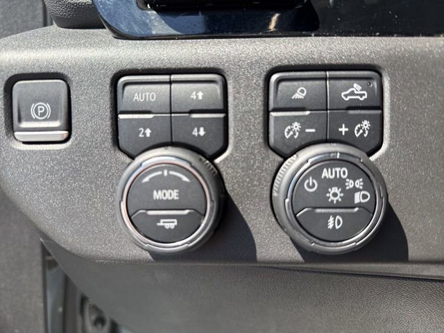 Used 2024 Chevrolet Silverado 1500 ZR2 w/ Technology Package image 12