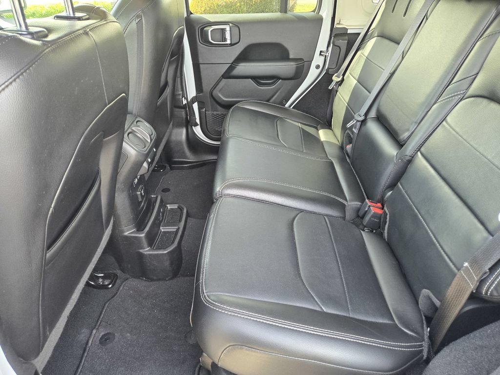 Used 2023 Jeep Wrangler Unlimited Sahara AWD/4WD image 11