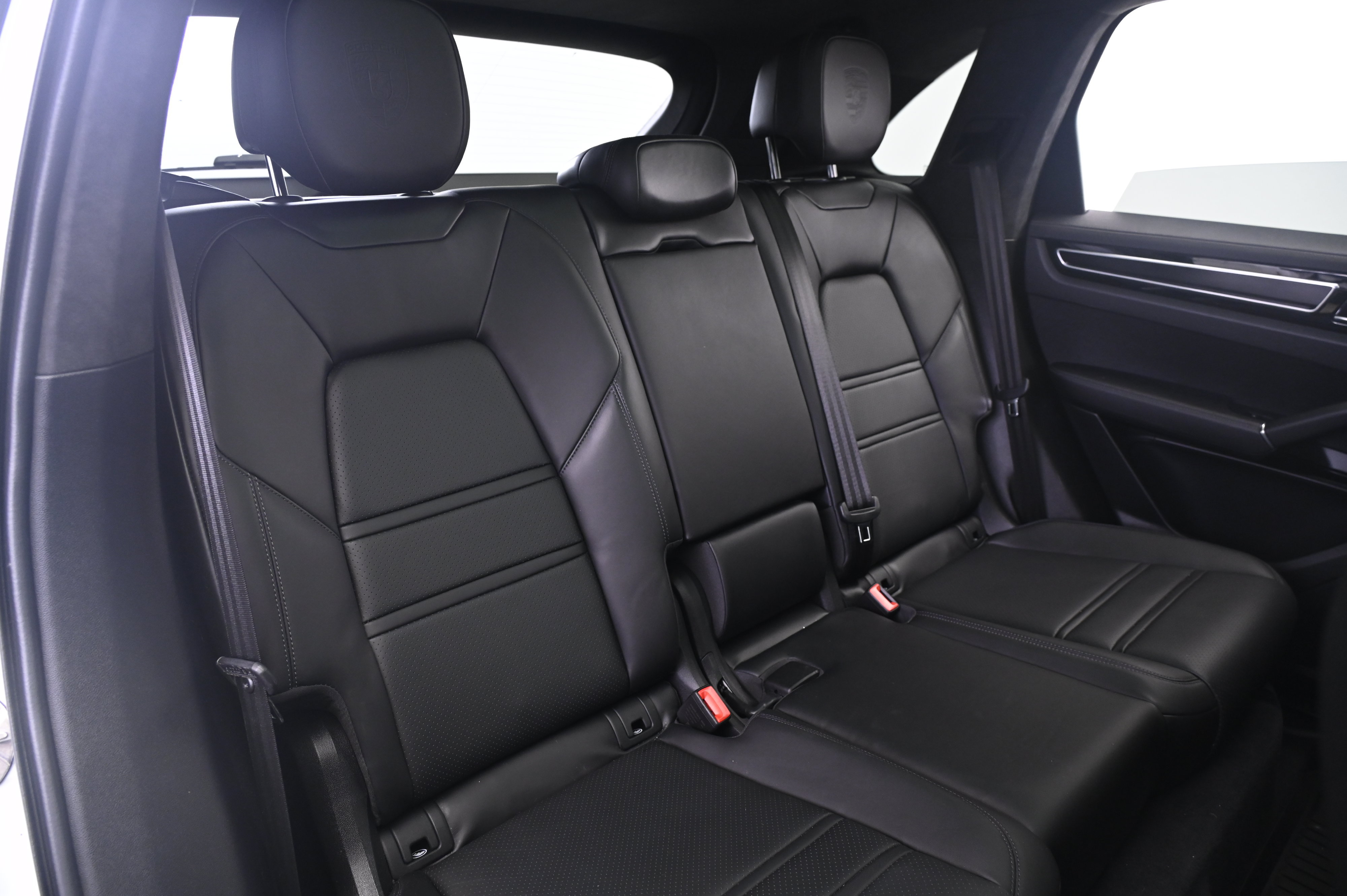 Certified 2023 Porsche Cayenne GTS AWD/4WD image 19