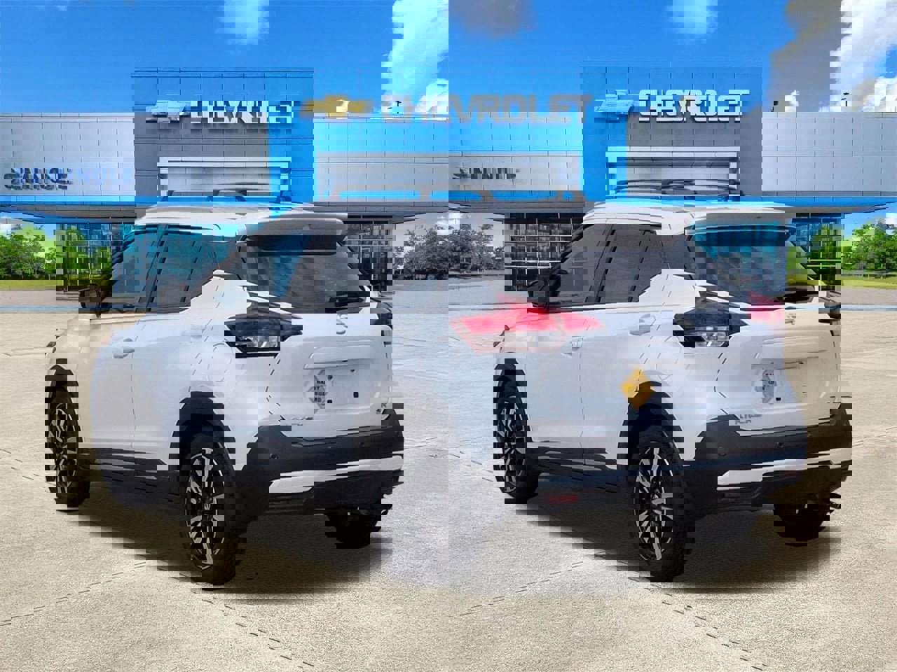 Used 2020 Nissan Kicks SR w/ SR Premium Package FWD image 3