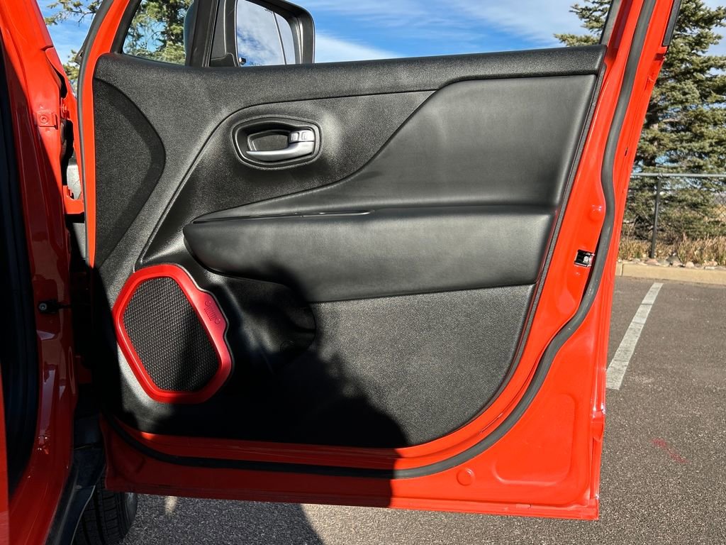 Used 2019 Jeep Renegade Trailhawk w/ Cold Weather Group II image 26