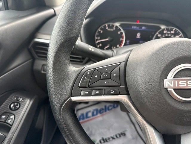 Used 2025 Nissan Altima 2.5 SV FWD image 18