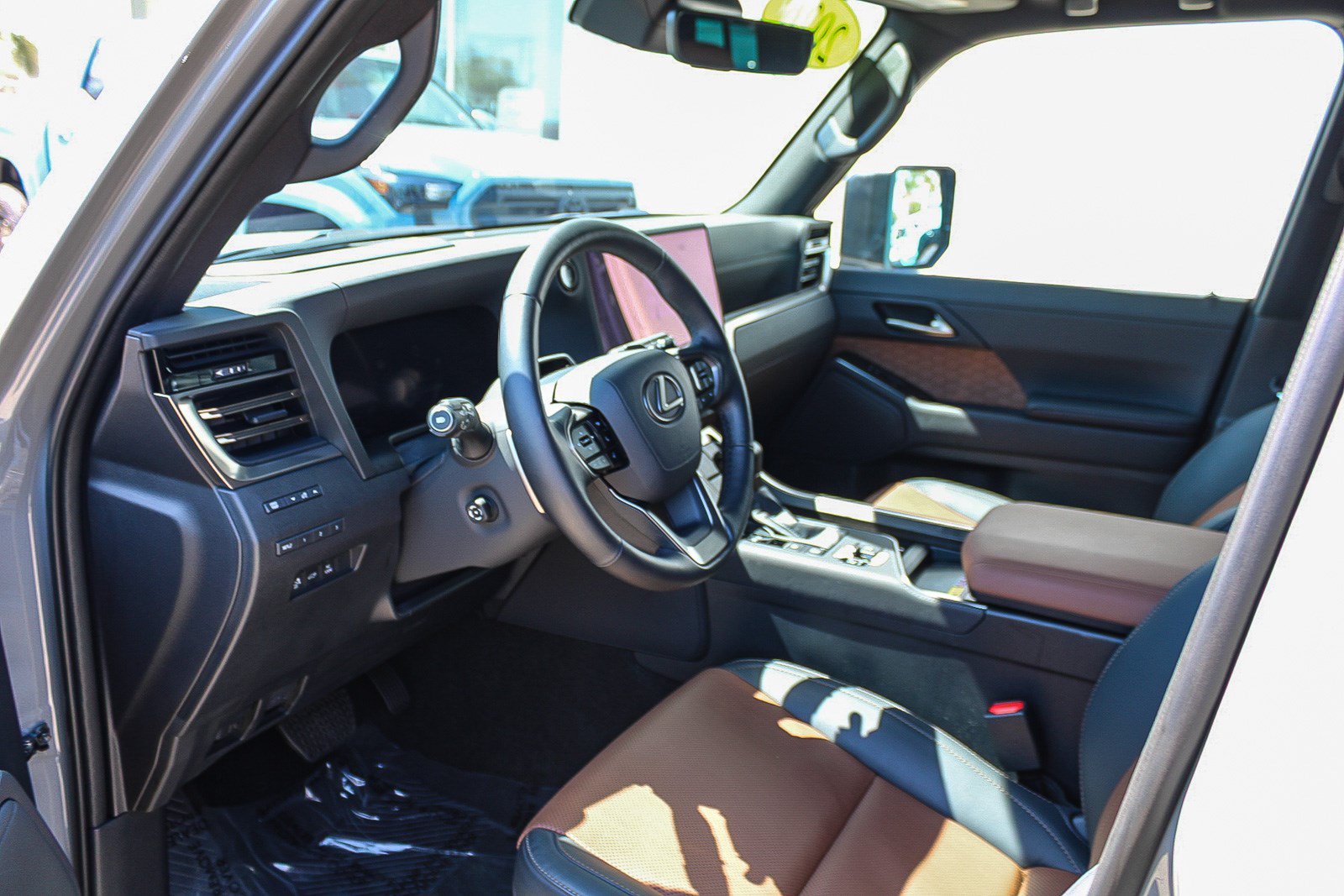 Used 2026 Lexus GX 550 w/ Accessory Package (2T) AWD/4WD image 19