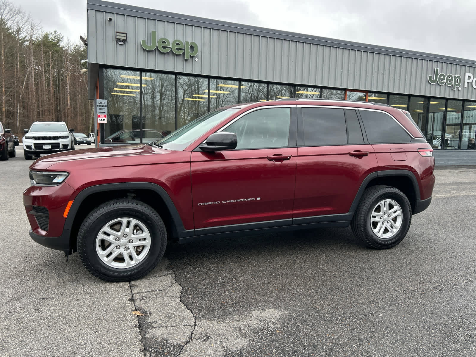 Used 2022 Jeep Grand Cherokee Laredo w/ Luxury Tech Group I image 10