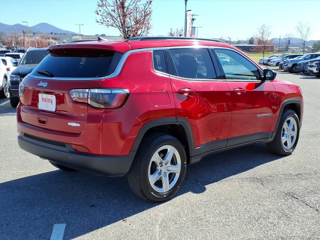 Used 2023 Jeep Compass Latitude image 4