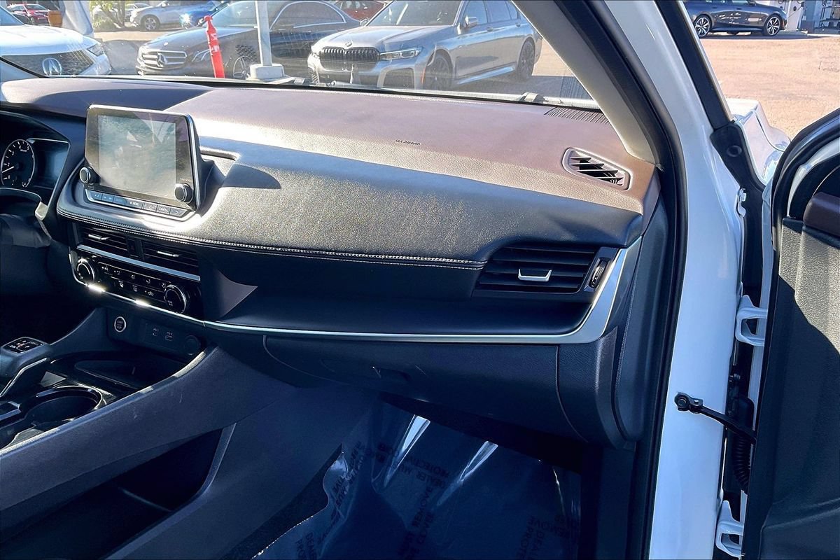 Used 2023 Nissan Rogue S FWD image 13