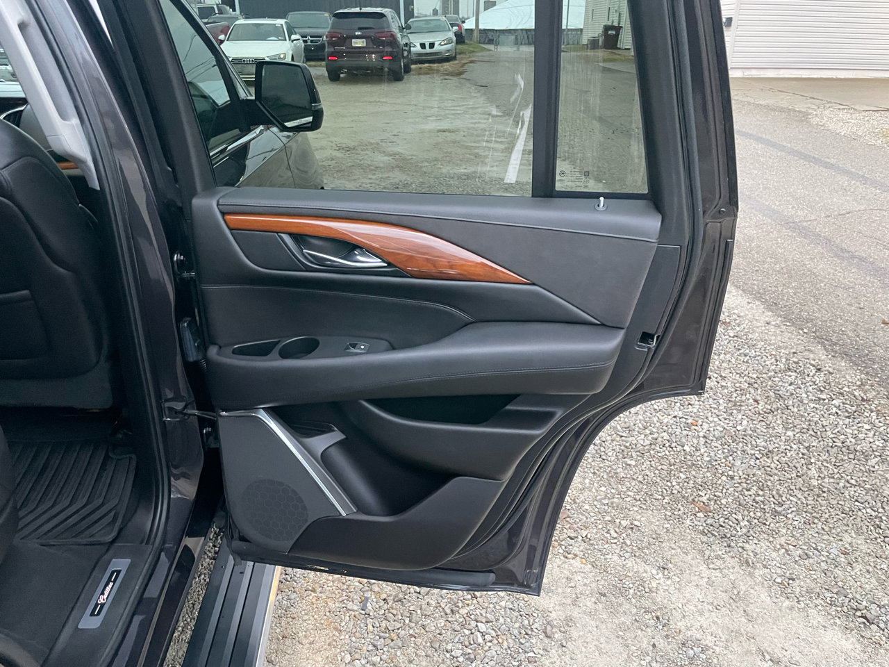 Used 2017 Cadillac Escalade Premium Luxury image 13