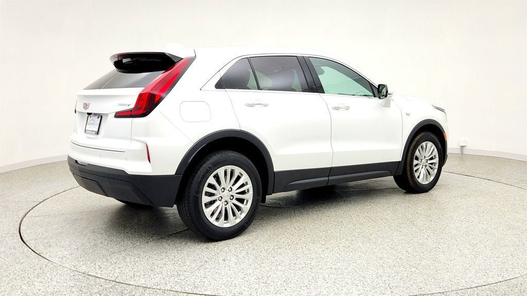 Used 2024 Cadillac XT4 Luxury w/ Cold Weather Package FWD image 5