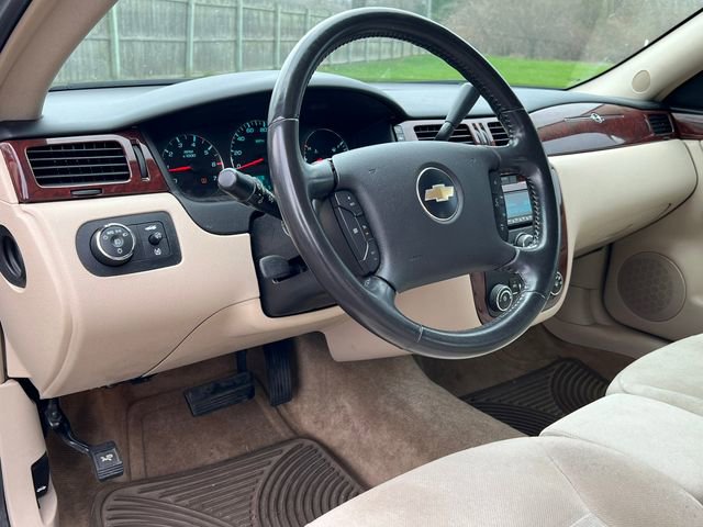 Used 2010 Chevrolet Impala LT w/ Convenience Package image 4