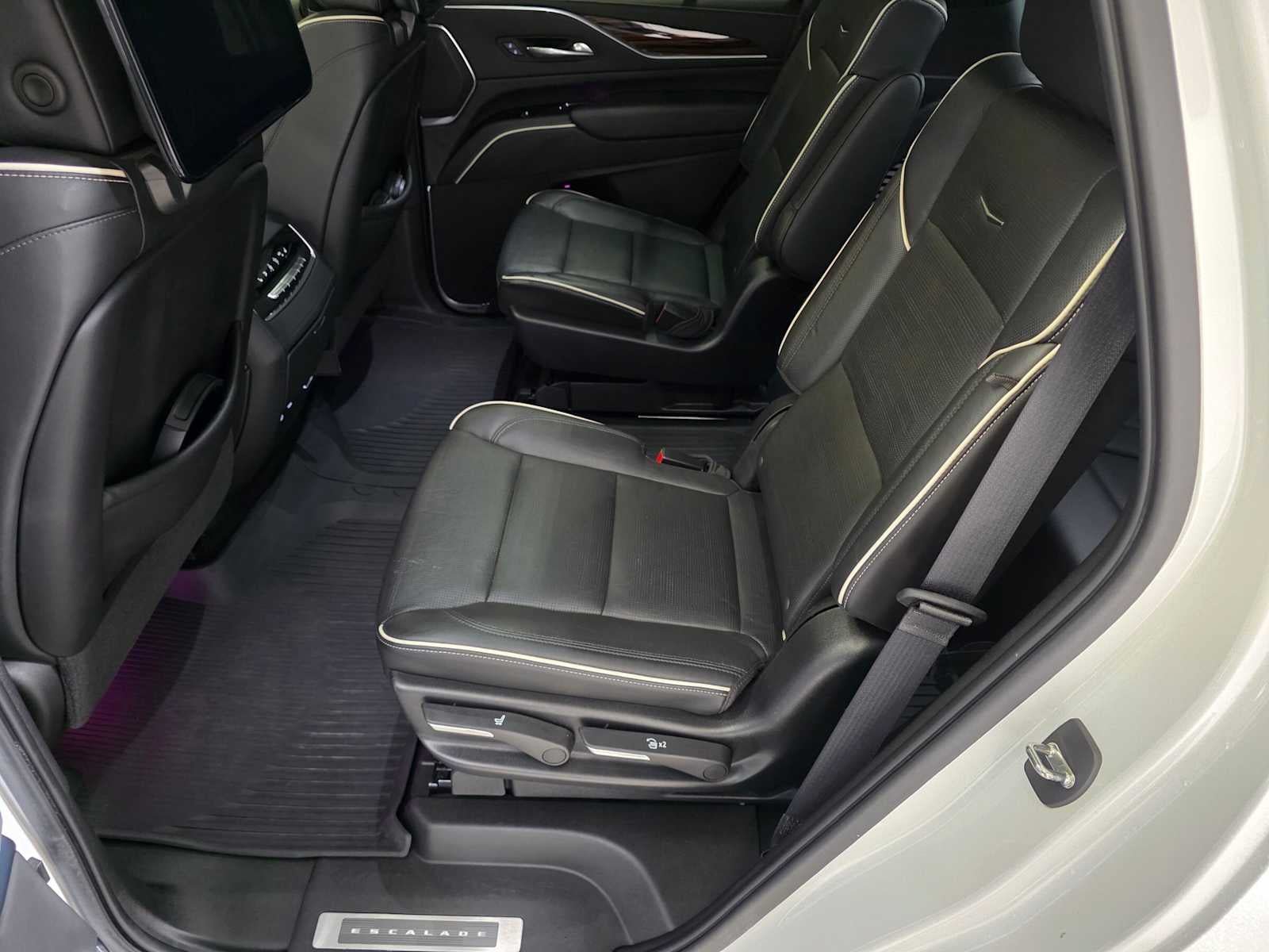 Certified 2021 Cadillac Escalade Premium Luxury w/ LPO, Illumination Package AWD/4WD image 16