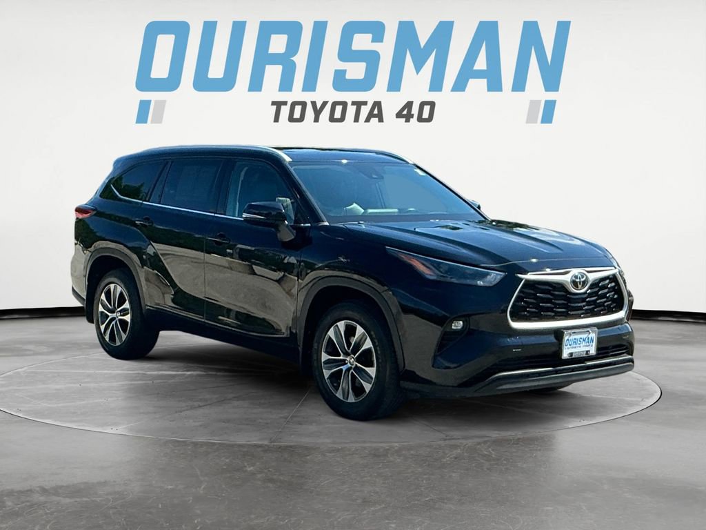 Used 2022 Toyota Highlander XLE