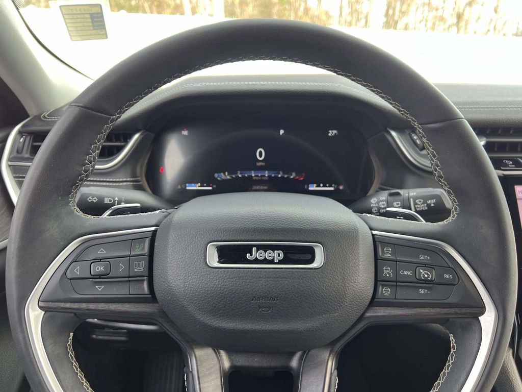 Certified 2024 Jeep Grand Cherokee Limited w/ Black Appearance Package image 32