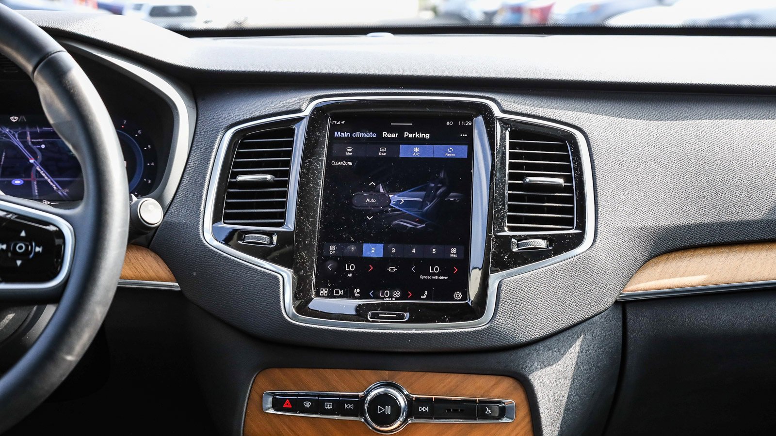 Used 2025 Volvo XC90 B6 Ultra image 14