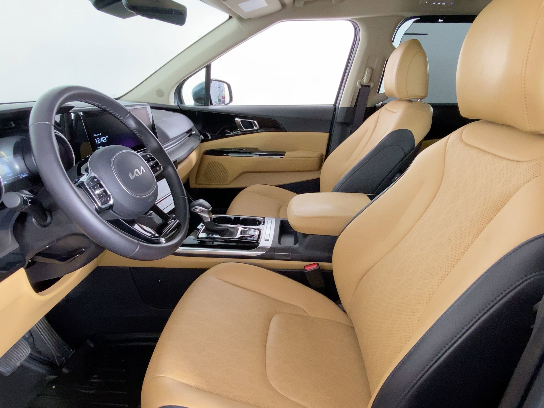 Used 2024 Kia Carnival EX image 4