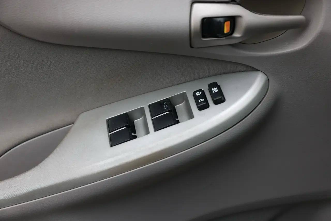 Used 2010 Toyota Corolla LE FWD image 38