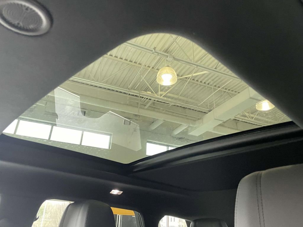 Used 2021 Land Rover Range Rover Evoque S image 12