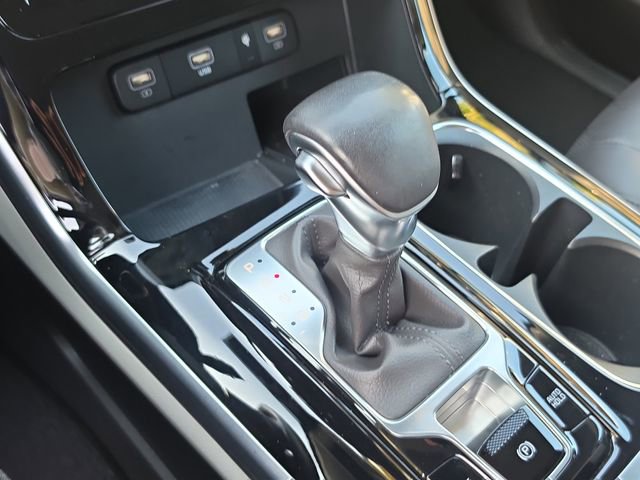Used 2024 Kia Carnival EX FWD image 23