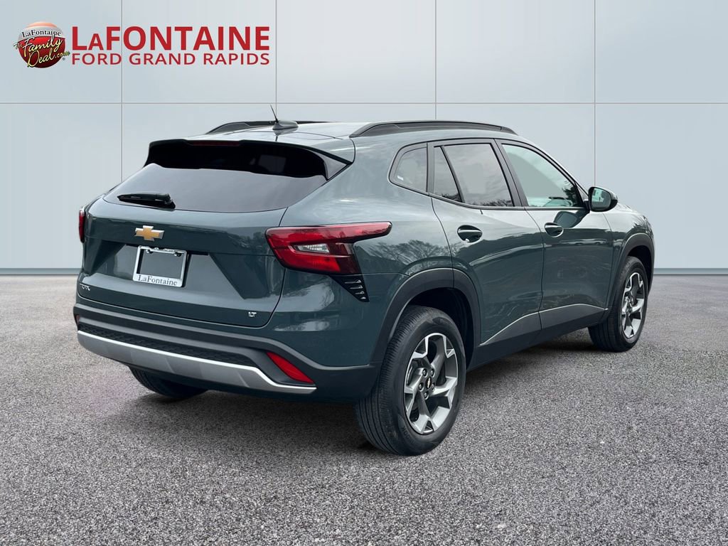 Used 2025 Chevrolet Trax LT FWD image 7