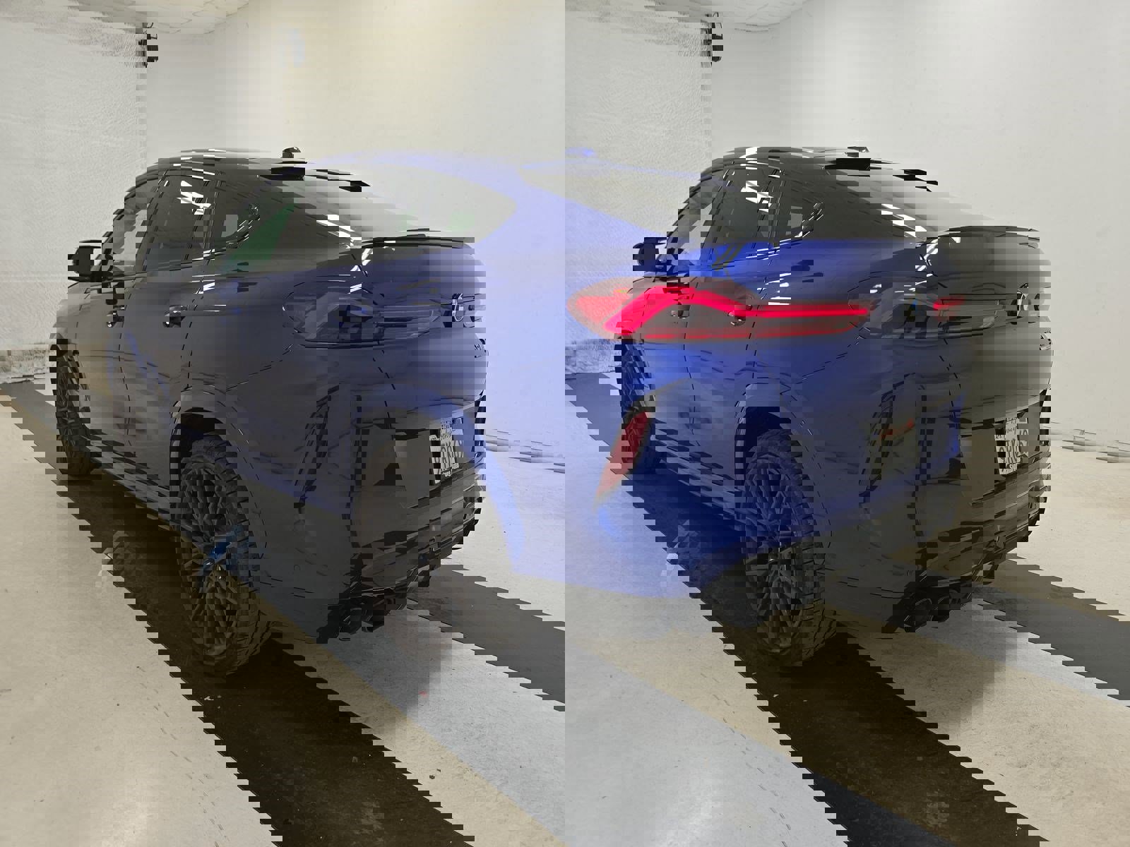 Used 2025 BMW X6 M Competition w/ Executive Package image 5