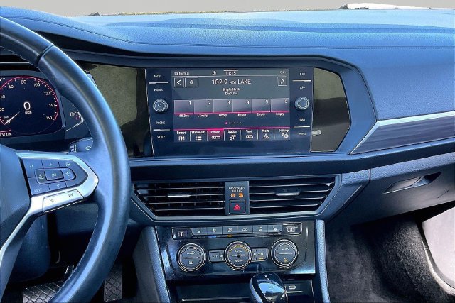 Used 2024 Volkswagen Jetta SEL FWD image 9