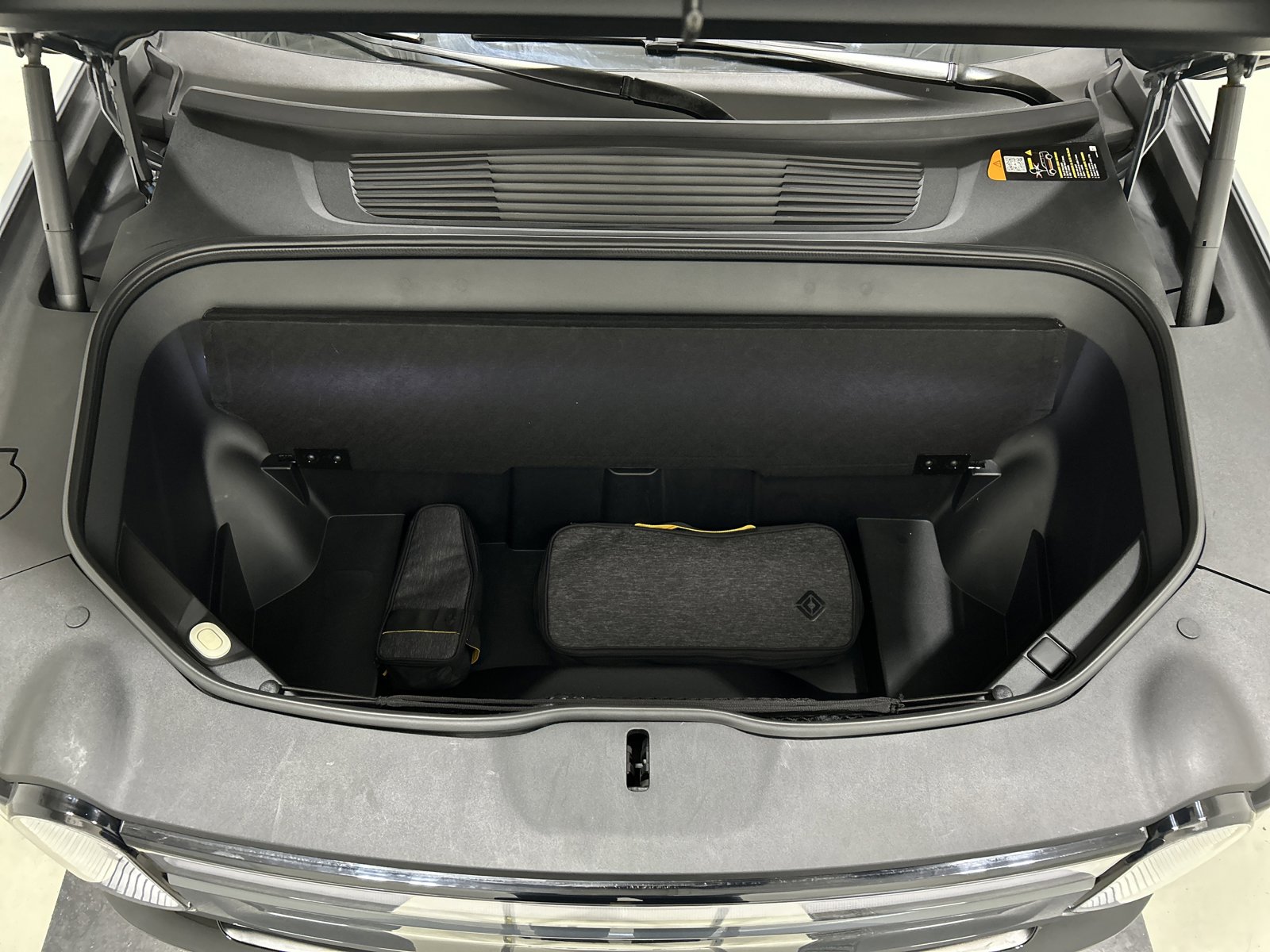 Used 2022 Rivian R1S Launch Edition image 14