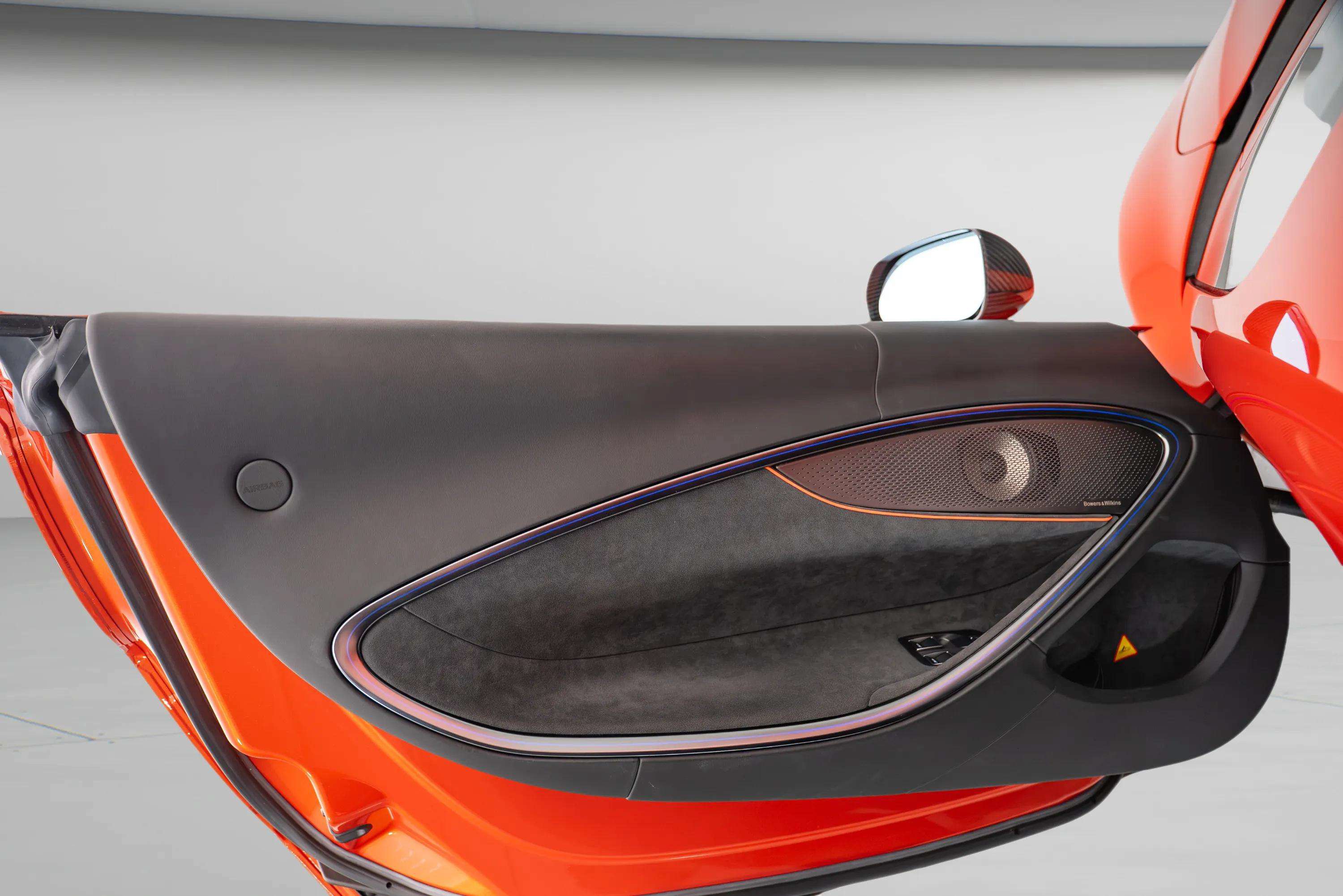 Used 2023 McLaren Artura RWD image 34
