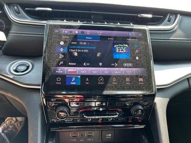 Used 2023 Jeep Grand Cherokee L Limited w/ Black Appearance Package image 17