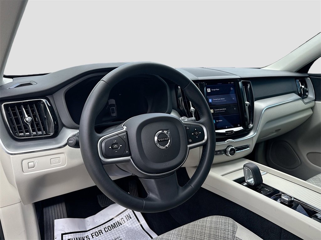 Used 2022 Volvo XC60 B5 Momentum image 10